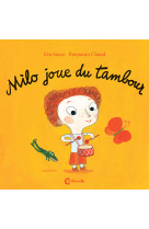 Milo joue du tambour