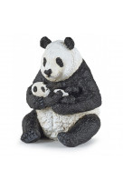 Panda assis et son bebe